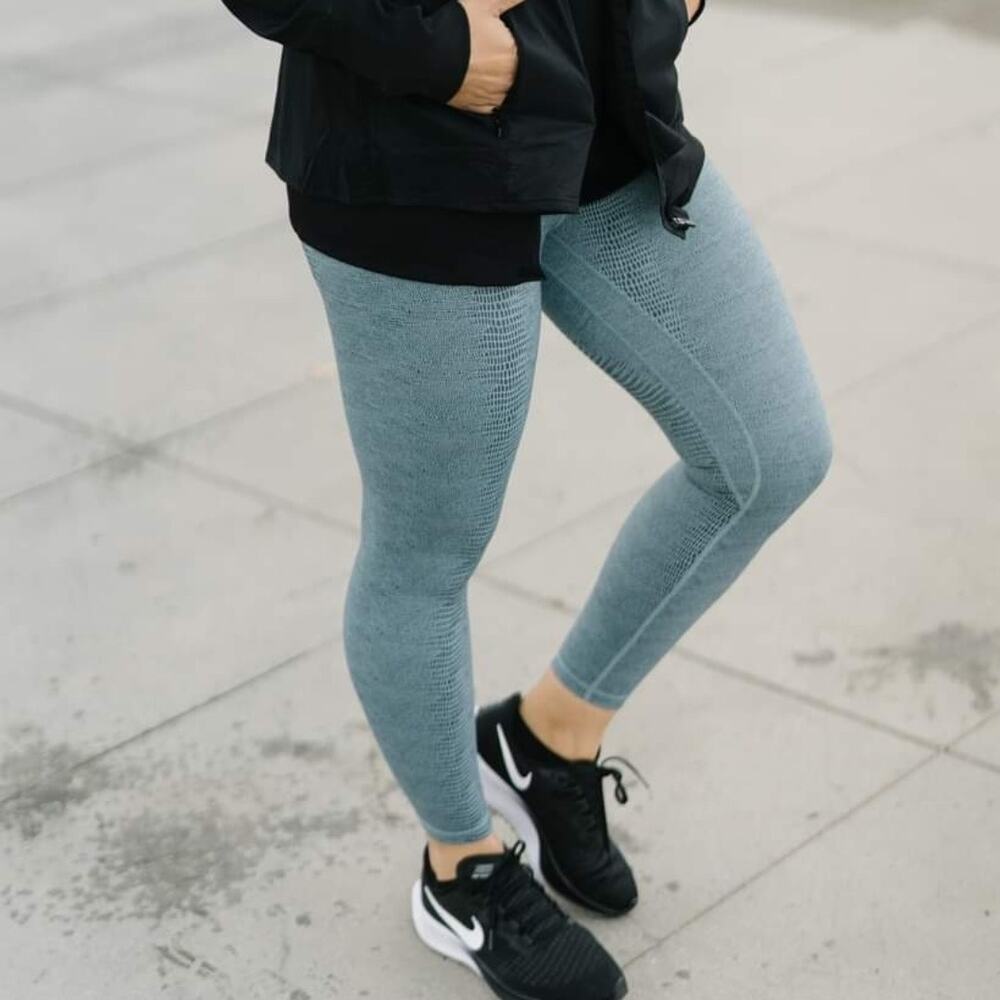 Zyia Active Light Teal Everglades Supreme Hi Rise‎ 7/8 Leggings 6-8 Snake Print